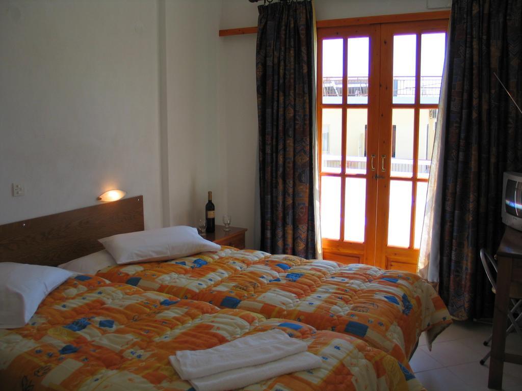 George'S Apartment Agia Marina  객실 사진